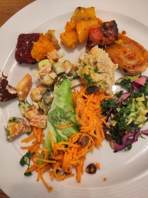 Auswahl vom Buffet (Preis nach Gewicht) at The Sacred in Zurich