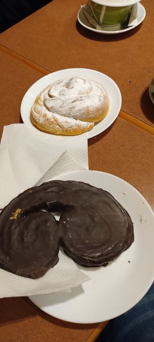 Ensaïmada y Palmera veganas at Santa Clara Bakery  in Barcelona