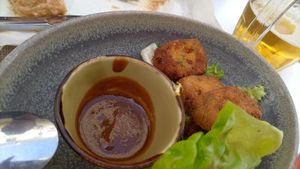Buñuelo de garbanzos y vegetales at Mama's Picanteria in Sitges