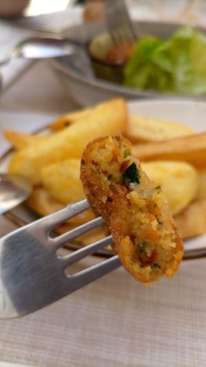 Buñuelo de garbanzos y vegetales at Mama's Picanteria in Sitges