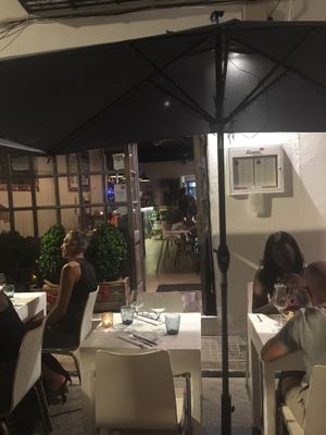 outside seating at Mama's Picanteria in Sitges