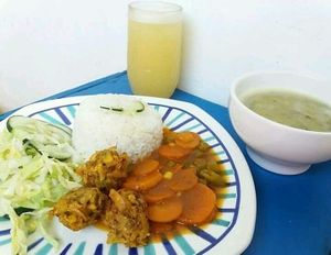 lunch at Mar y Hojas Cocina Vegana in Cartagena