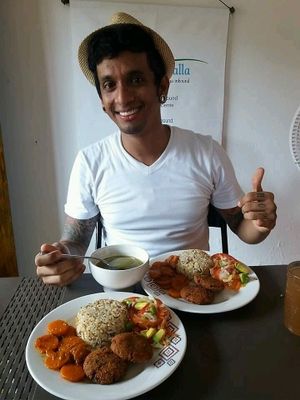 lunch at Mar y Hojas Cocina Vegana in Cartagena