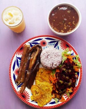 Vegan lunch at Mar y Hojas Cocina Vegana in Cartagena