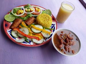 Vegan lunch at Mar y Hojas Cocina Vegana in Cartagena