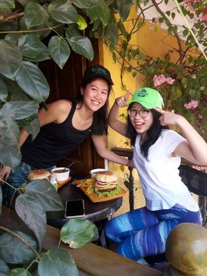 vegan friends, vegan burger! at Mar y Hojas Cocina Vegana in Cartagena