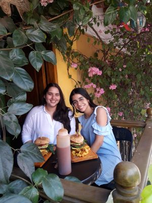 vegan burger at Mar y Hojas Cocina Vegana in Cartagena