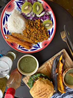 Both of our meals 💕 at Mar y Hojas Cocina Vegana in Cartagena