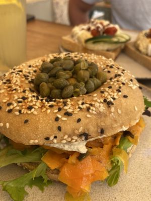 Bagel nº2 salmón y queso crema  at Goldig in Lagos