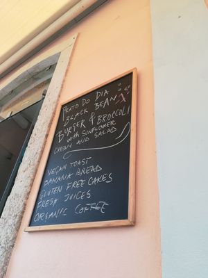 Plato del día at Goldig in Lagos