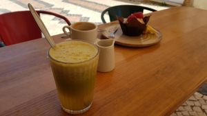 Pepino Juice, Cofee & vegan Cup Cake at Goldig in Lagos
