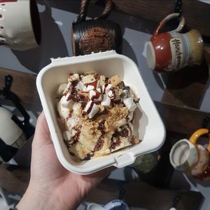  at Cinnaholic in Los Angeles