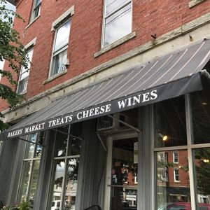 front at Treats in Wiscasset