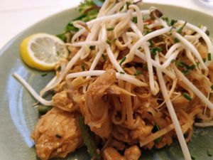 Pad Thai veganized with Heura at Prick Thai in Cambrils