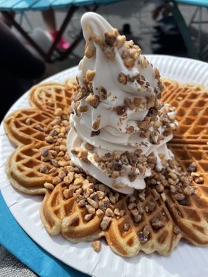 Digg vaffel med softis og nøttekrokan😋😋  at Palma Kiosk & Kaffebar in Sarpsborg
