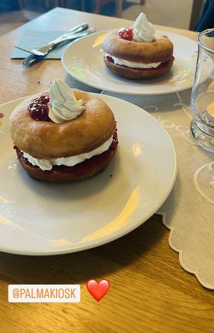 Fastelavnsdonut, this was heavenly good 🙌🏻💚 Please have this every year 🤞🏼  at Palma Kiosk & Kaffebar in Sarpsborg