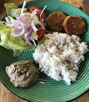 The Vegan Wrap (con arroz en lugar de la tortilla) at Moksha Yoga and Surf Hostel in Huanchaco