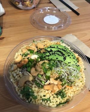 Bol vegan au tempeh at Bols et Poke in Quebec
