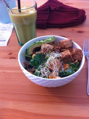 Bol Mahalo at Bols et Poke in Quebec