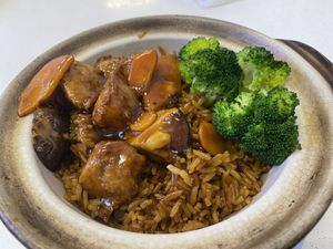 Claypot G’ken rice  at SHU Vegetarian 蔬方斋 - Ang Mo Kio  in Northeast Singapore