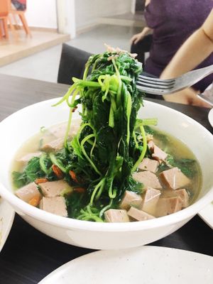 Spinach soup at SHU Vegetarian 蔬方斋 - Ang Mo Kio  in Northeast Singapore