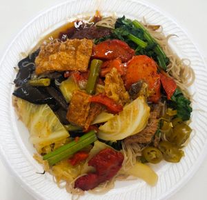 Bee hoon with dishes at Vegetarian Centre 斋素食中心 in East Singapore