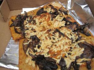 Portobello Redhead Pizza with Vegan Cheese : highly recommended at Veggie Planet in Cambridge