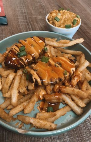 fish and chips and mac and cheese   at Dajen Eats in Eatonville