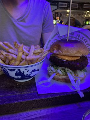 Burger with chili (the last one in menu) at Göteburgare Vegan in Gothenburg