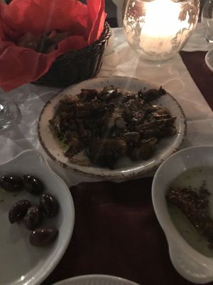 fried mushrooms at Candouni in Santorini