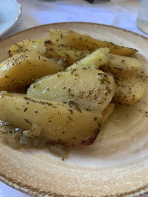 Rosemary potatoes  at Candouni in Santorini