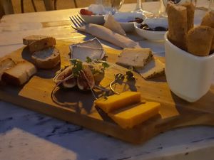 Käseplatte at Simbiosis in Ibiza