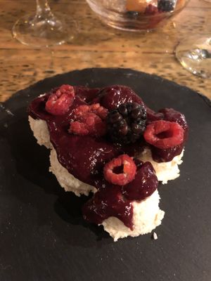 „Ricotta“ with berries  at Simbiosis in Ibiza