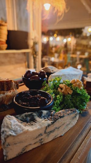 Quesos veganos at Simbiosis in Ibiza