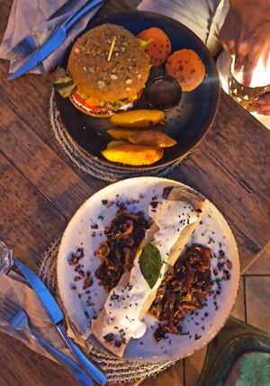 Hamburguesa y canelón at Simbiosis in Ibiza