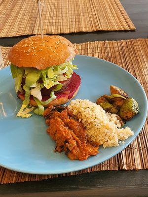 Soya and quinoa burger with 3 salads at Veggie in Casablanca