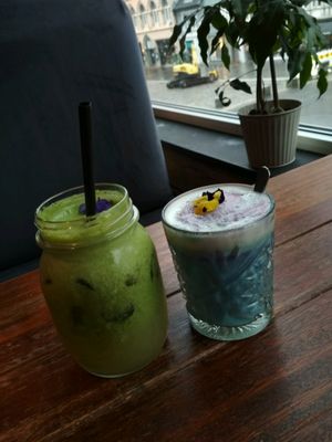 Green juice and clitoria oat latte at Dwell in Bergen