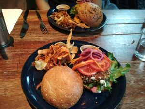 Vegan burger with chips at Dwell in Bergen
