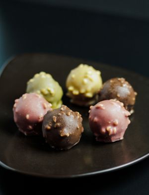 raw vegan sweets at Falafel Bro - Oruzheynyy in Moscow