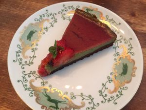 Matcha Erdbeer Cheesecake at Crops in Magdeburg
