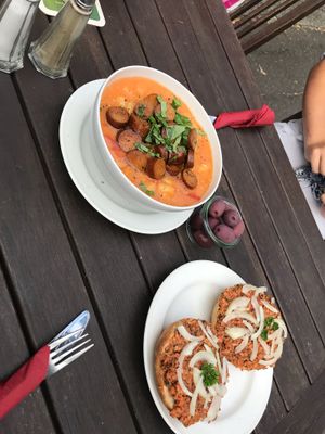 Mettbrötchen und Käsegnocci at Fair Liebt in Wiesbaden