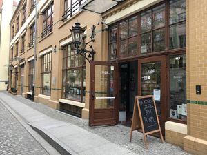 Exterior  at Tajne Komplety - Ksiegarnia Partnerska DSW in Wroclaw