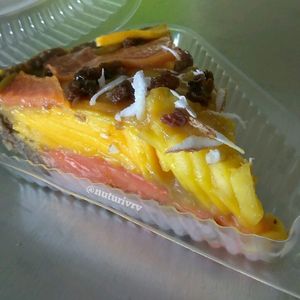Mango Papaya Fruitpie. (rawvegan) at Nuturi in Snellville