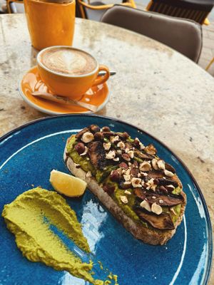  asparagus-peas cream toast with hot mushrooms and hazelnuts at Holy Donut - Vokiečių in Vilnius