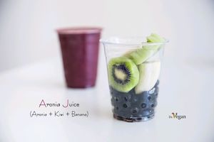 The Best Healthy Aronia Juice!
It's tannin makes the invisible organ of Simpo Samcho healthy.

Dr. Vegan's aronia juice is with bananas and kiwi that make it soft
and tasty. at Dr. Vegan 닥터비건 in Seoul