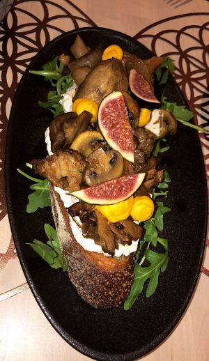 Toast au fromage vegan   at Alive in Geneva