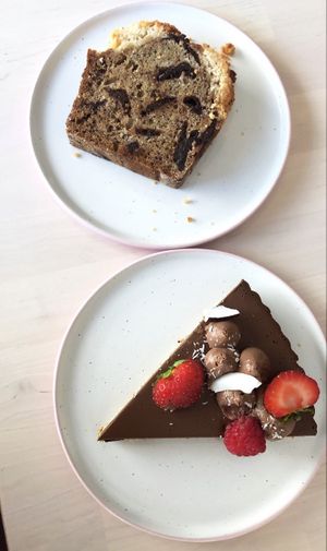 Tarte au chocolat et banana cake   at Alive in Geneva