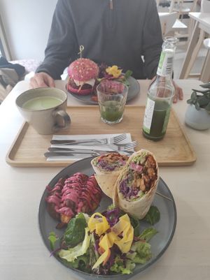 🌯 🍔 🍵 at Alive in Geneva