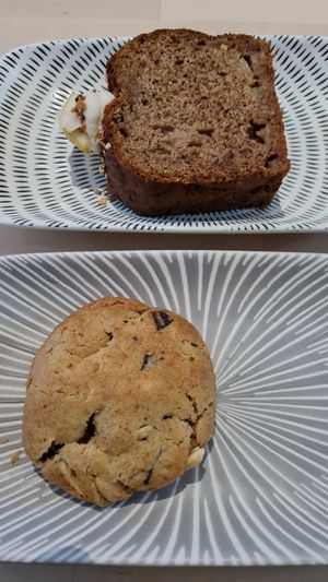 Banana bread and peanuts-chocolate cookie at Alive in Geneva