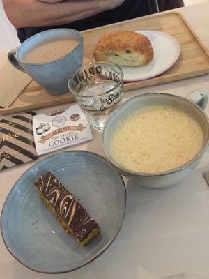 Hot chocolate and pumpkin latte at Alive in Geneva